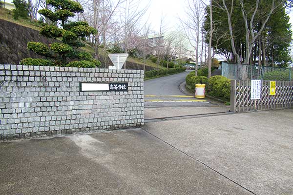高校の外観